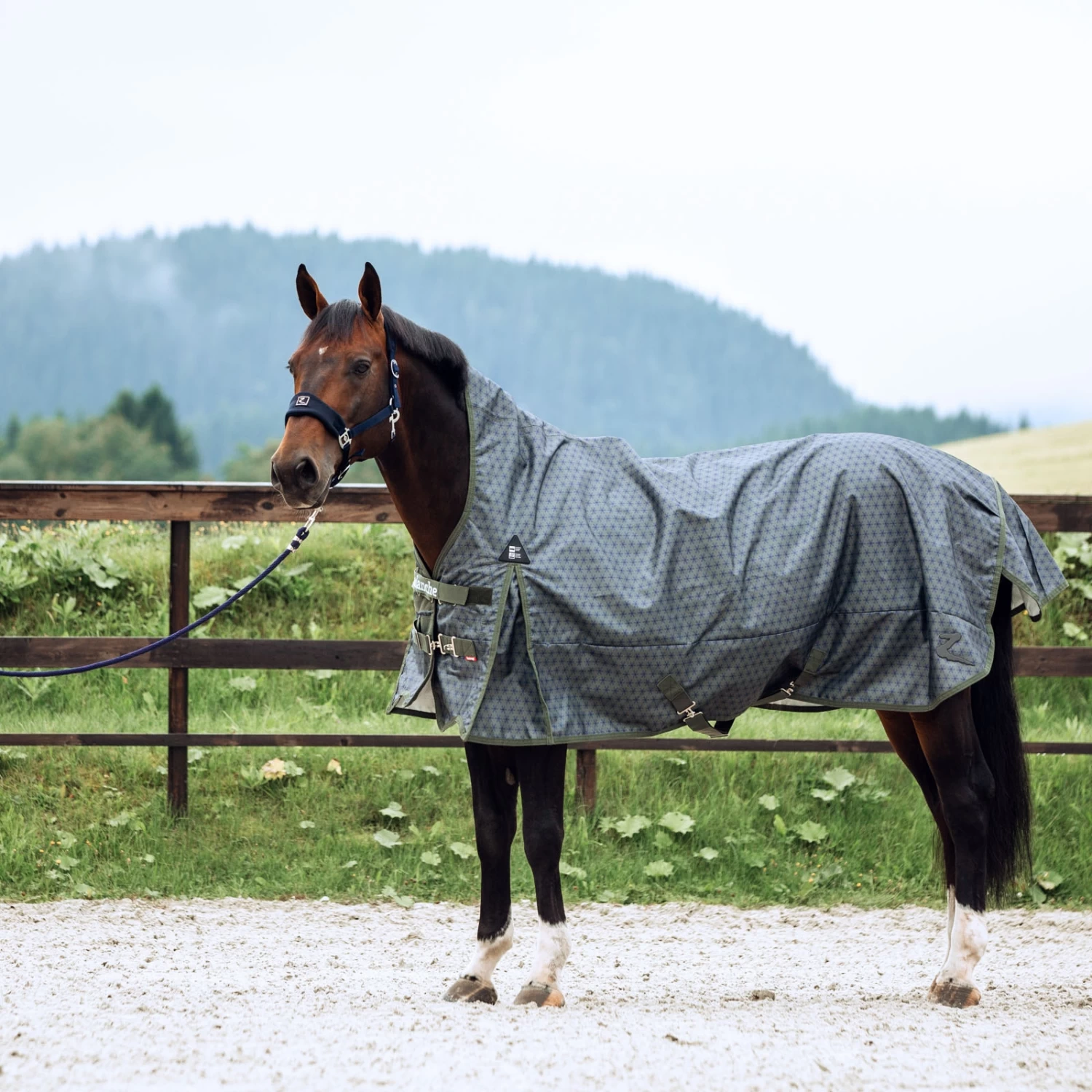 Horze Avalanche 1200D Lite Medium Turnout With Fleece - Image 13