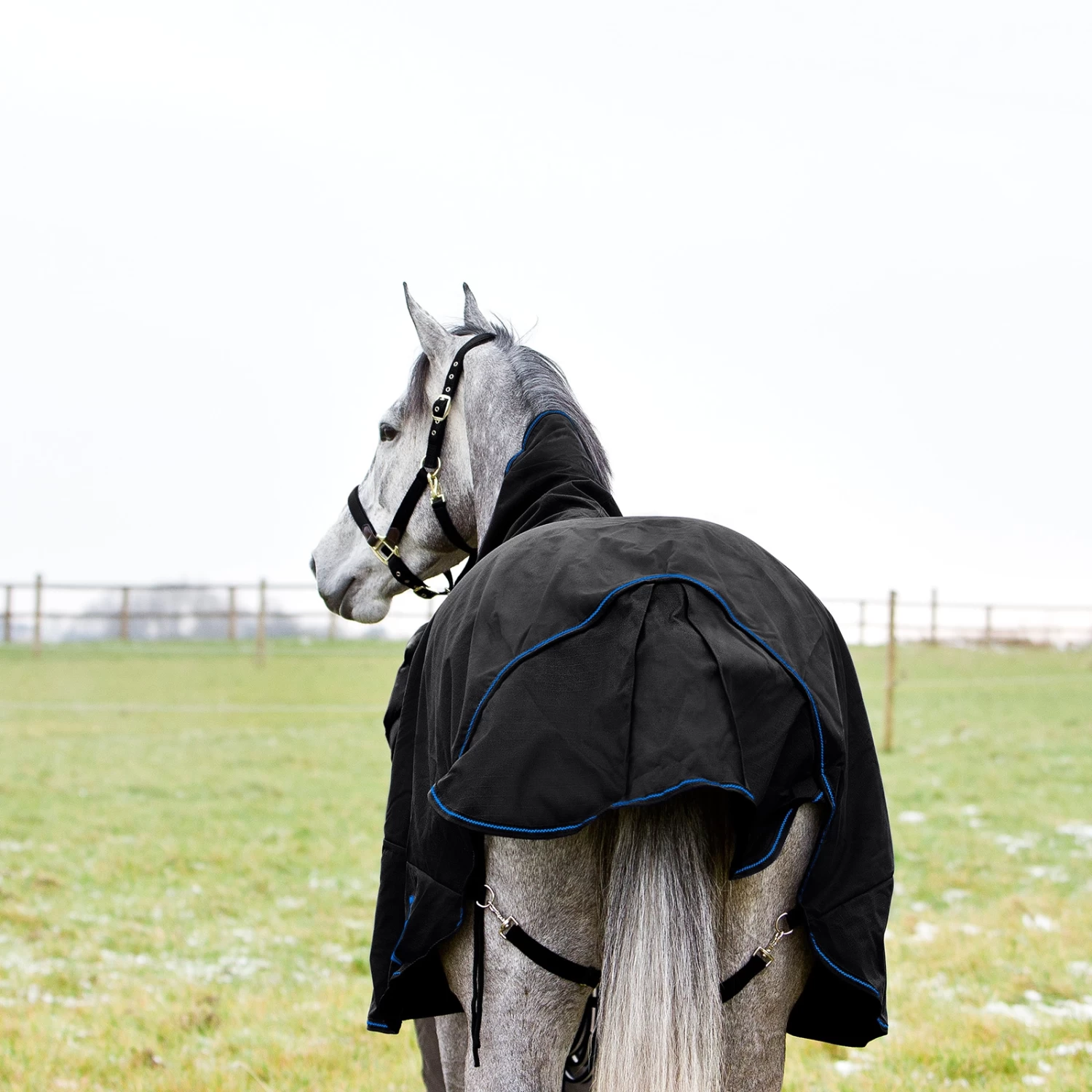 Horze Avalanche 1200D Lite Medium Turnout With Fleece - Image 17