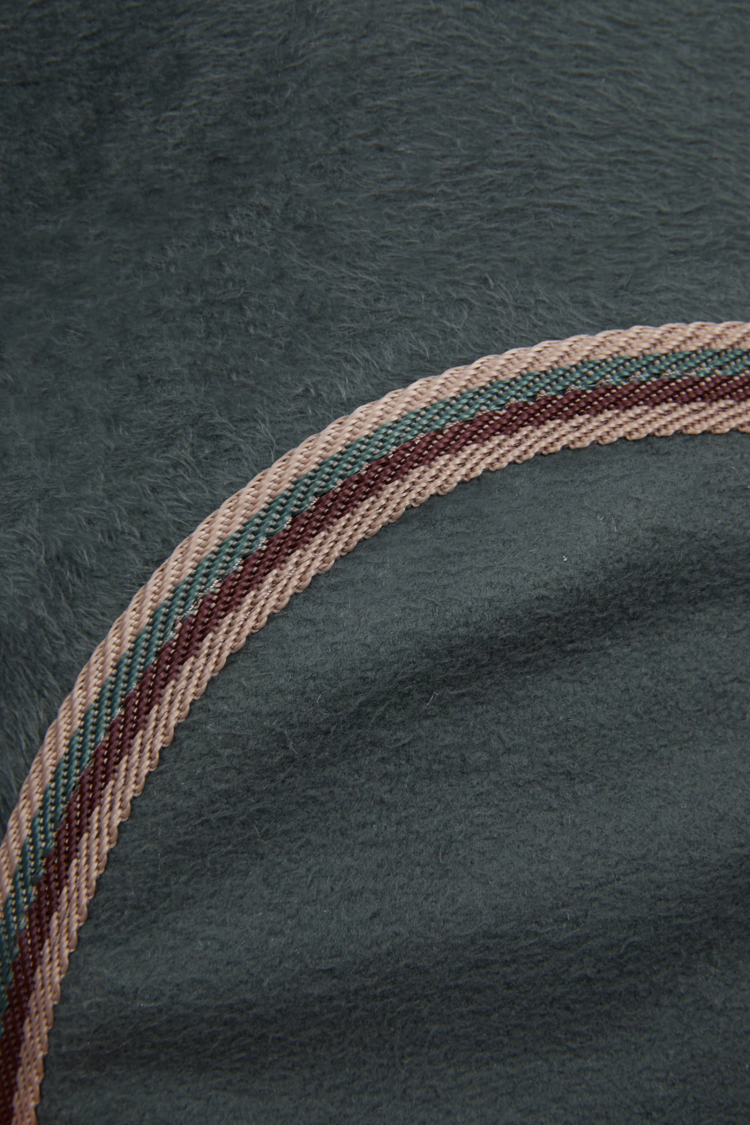 Horze Leigton Teens Collection Fleece Cooler Rug With Fur Collar - Image 3