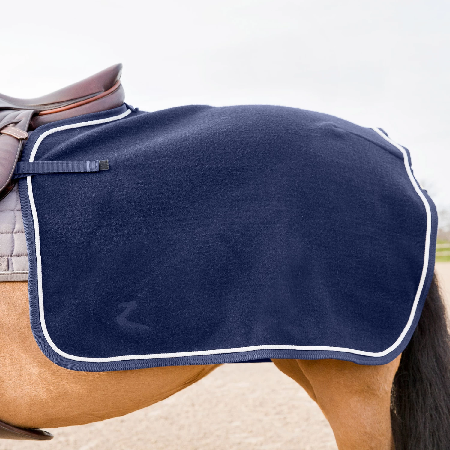 Horze Vail Wool Riding Rug - Image 3