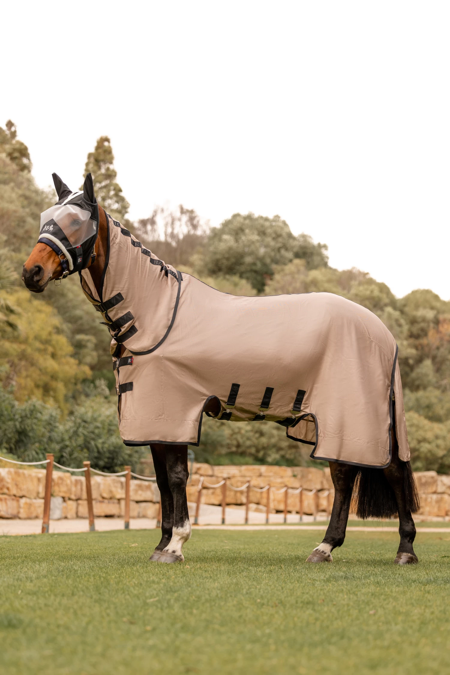 B Vertigo Delux Fly Rug With Detachable Neck And UV Protection - Image 8