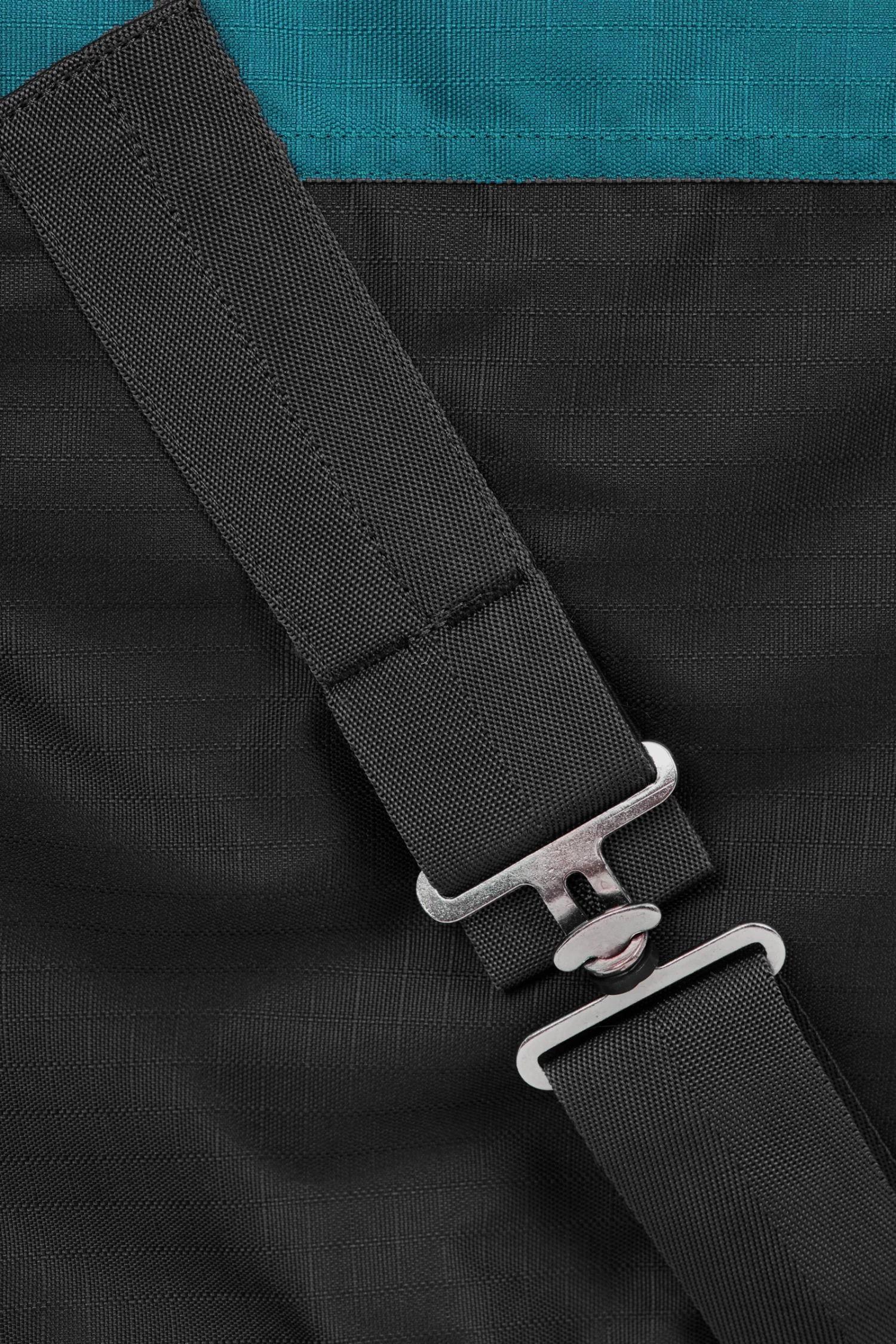 Horze Light Turnout 600D With Fleece Lining - Image 3