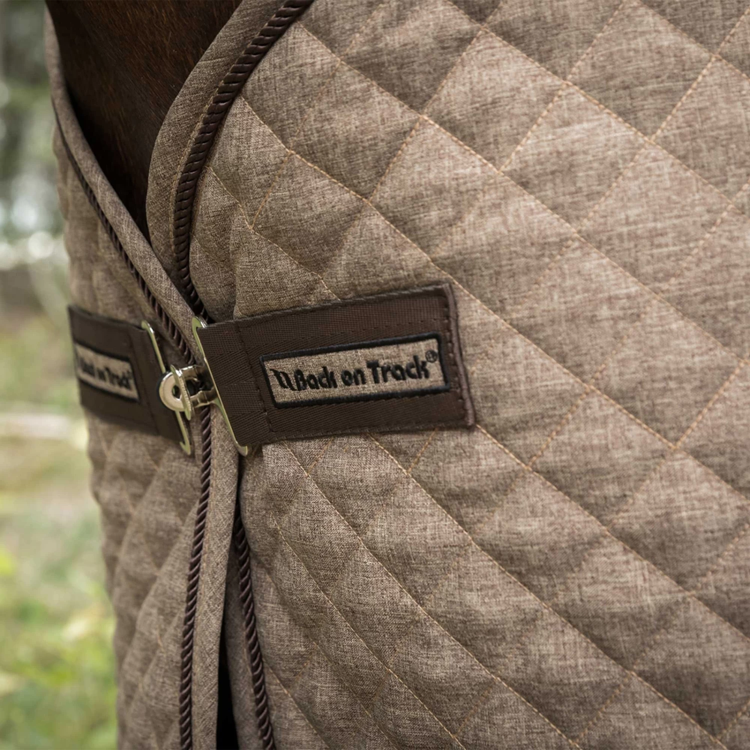 Back On Track Haze Collection Quilted Stable Rug, 200g (125-135cm) - Image 6