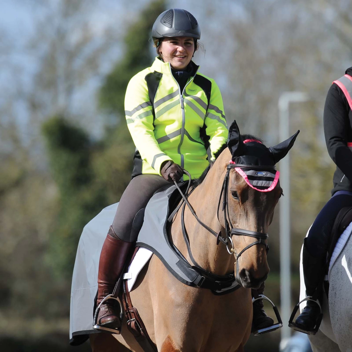 Weatherbeeta Reflective Wrap Around Exercise Sheet - Image 5