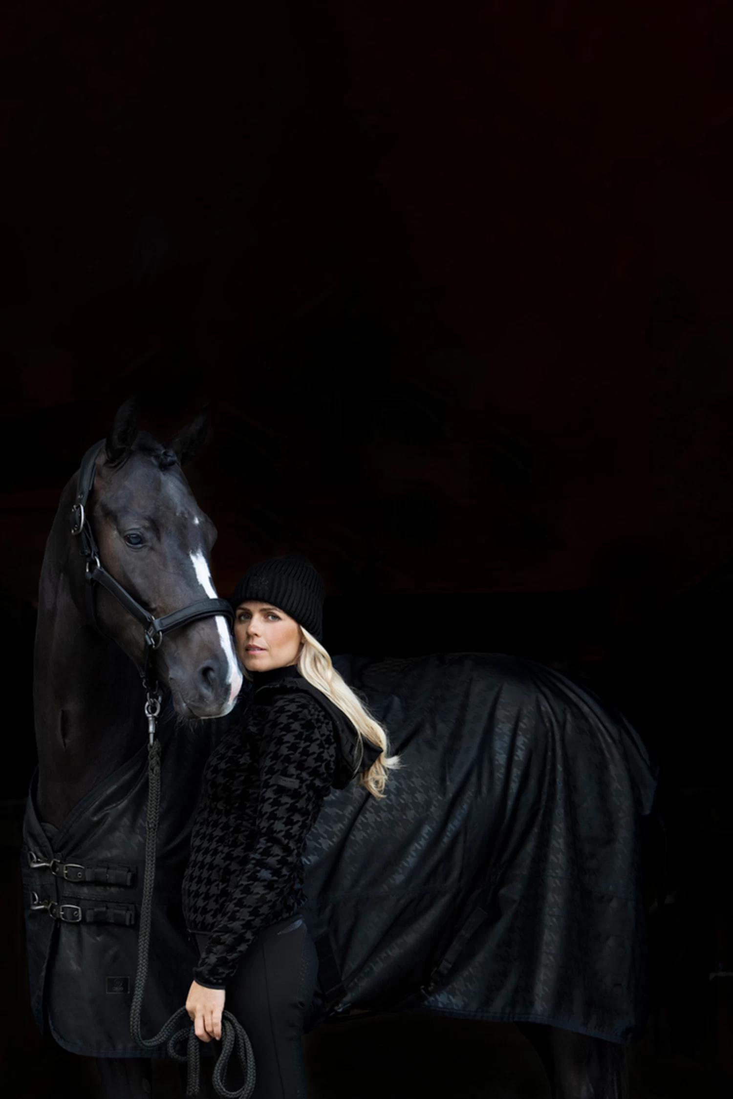 Eskadron Essence 22/23 Alpha 1680 Turnout Rug, 150g - Image 3