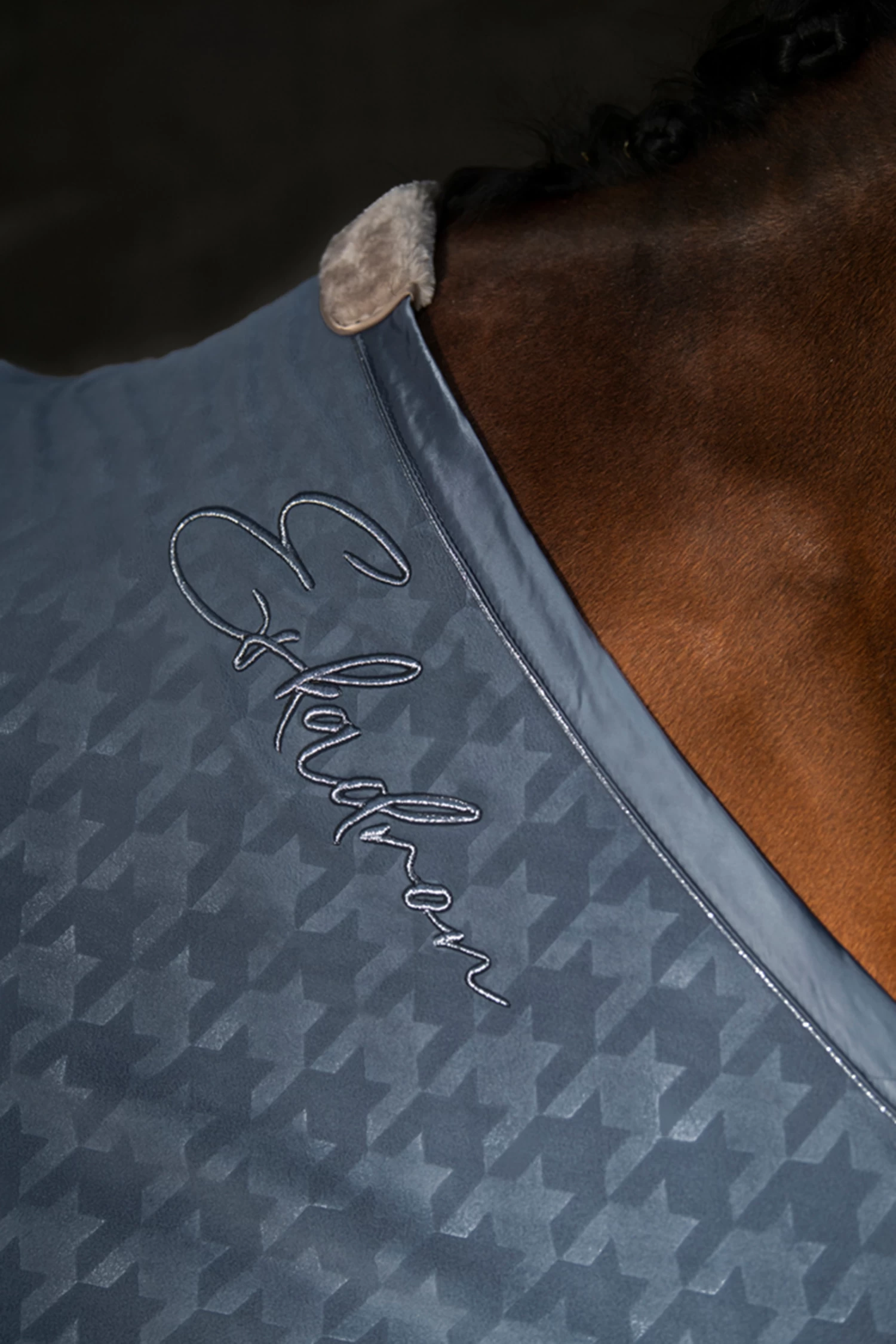 Eskadron Essence 22/23 Fleece Stamp Sweat Rug - Image 5