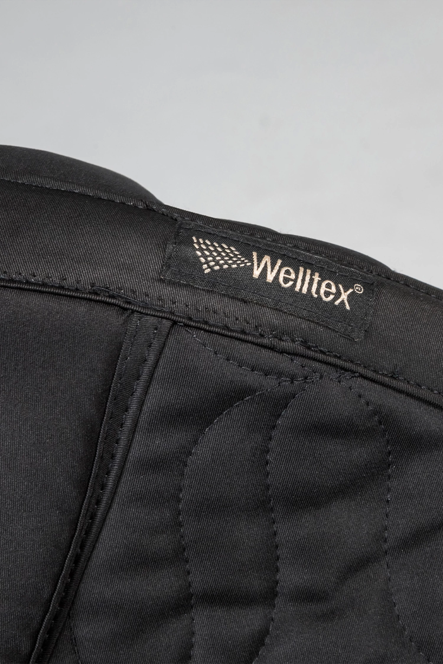 Back On Track Deep Nights Jumping Saddle Pad - Image 4