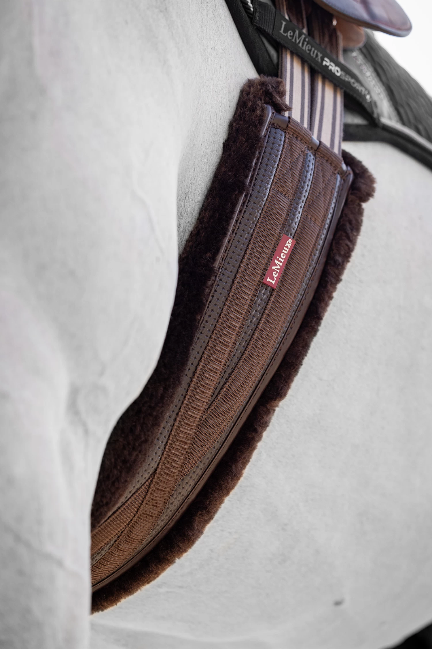 LeMieux Fleece Lined Anatomic Girth - Image 3